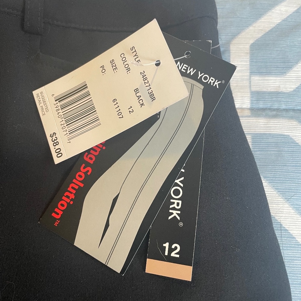 Super flattering crop pants with tags